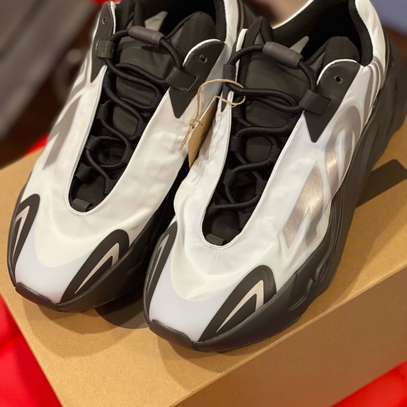 Yeezy Boost 700 “Blue Tint” - Picture 3 of 3